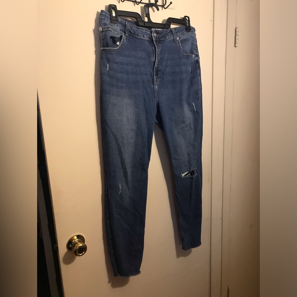 Denim & Co Women’s Distressed Raw Hem Blue Jeans Size 16